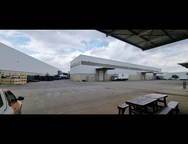 1,145M² WAREHOUSE TO LET IN GLEN MARAIS